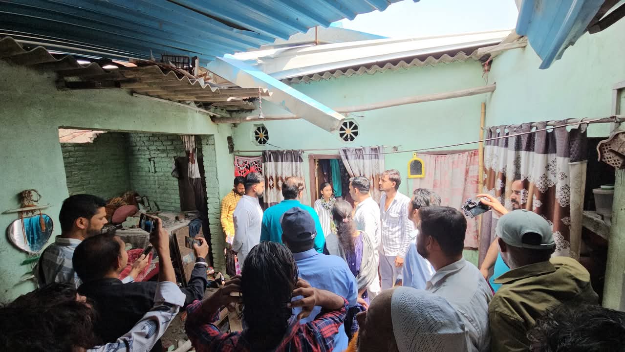 कल रात्रि अचानक से #_तेज_अंधड़ से वार्ड 15 के पहाड़गंज