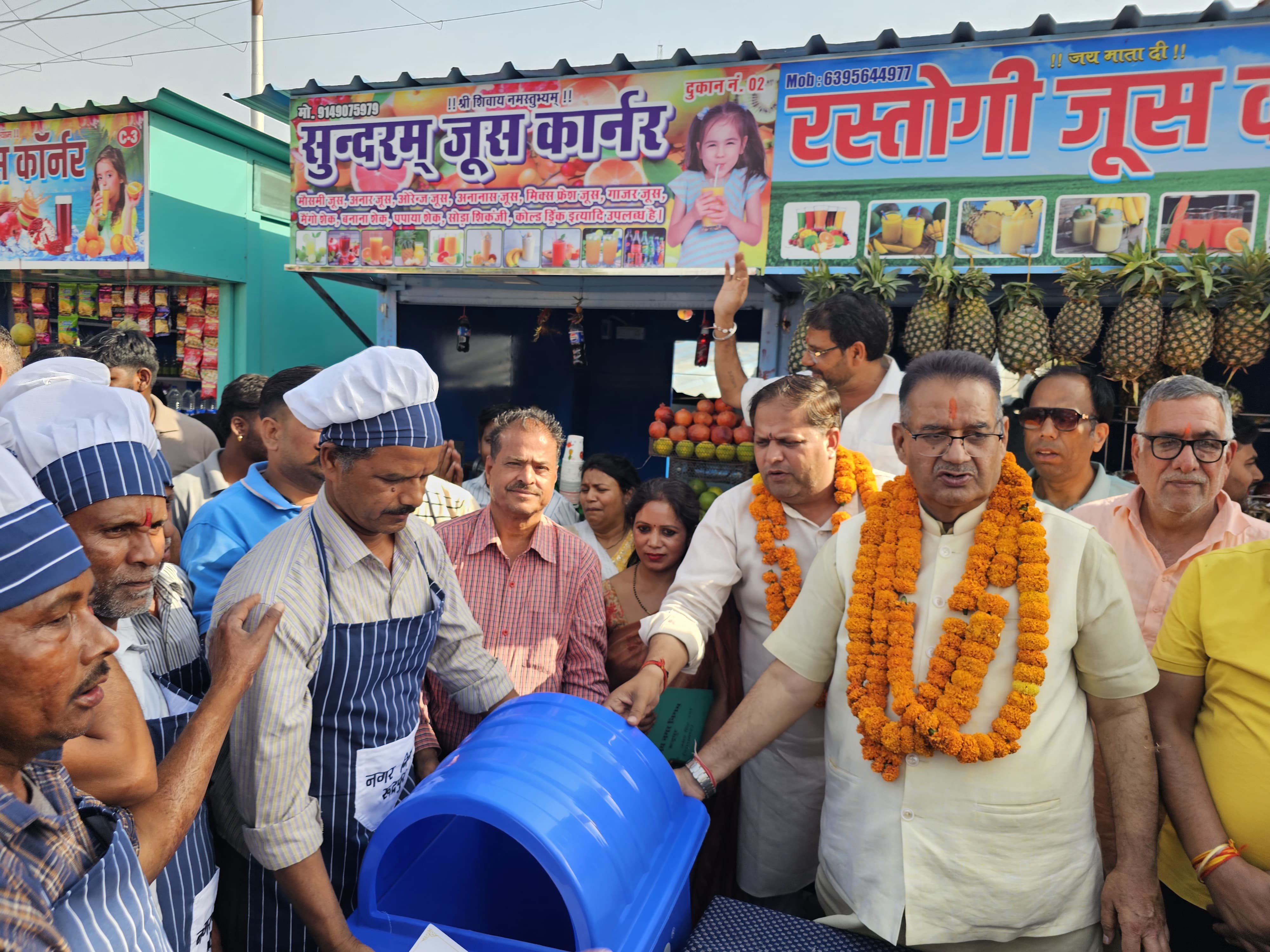 नगर निगम रुद्रपुर द्वारा डस्टबिन वितरण कार्यक्रम का शुभारंभ